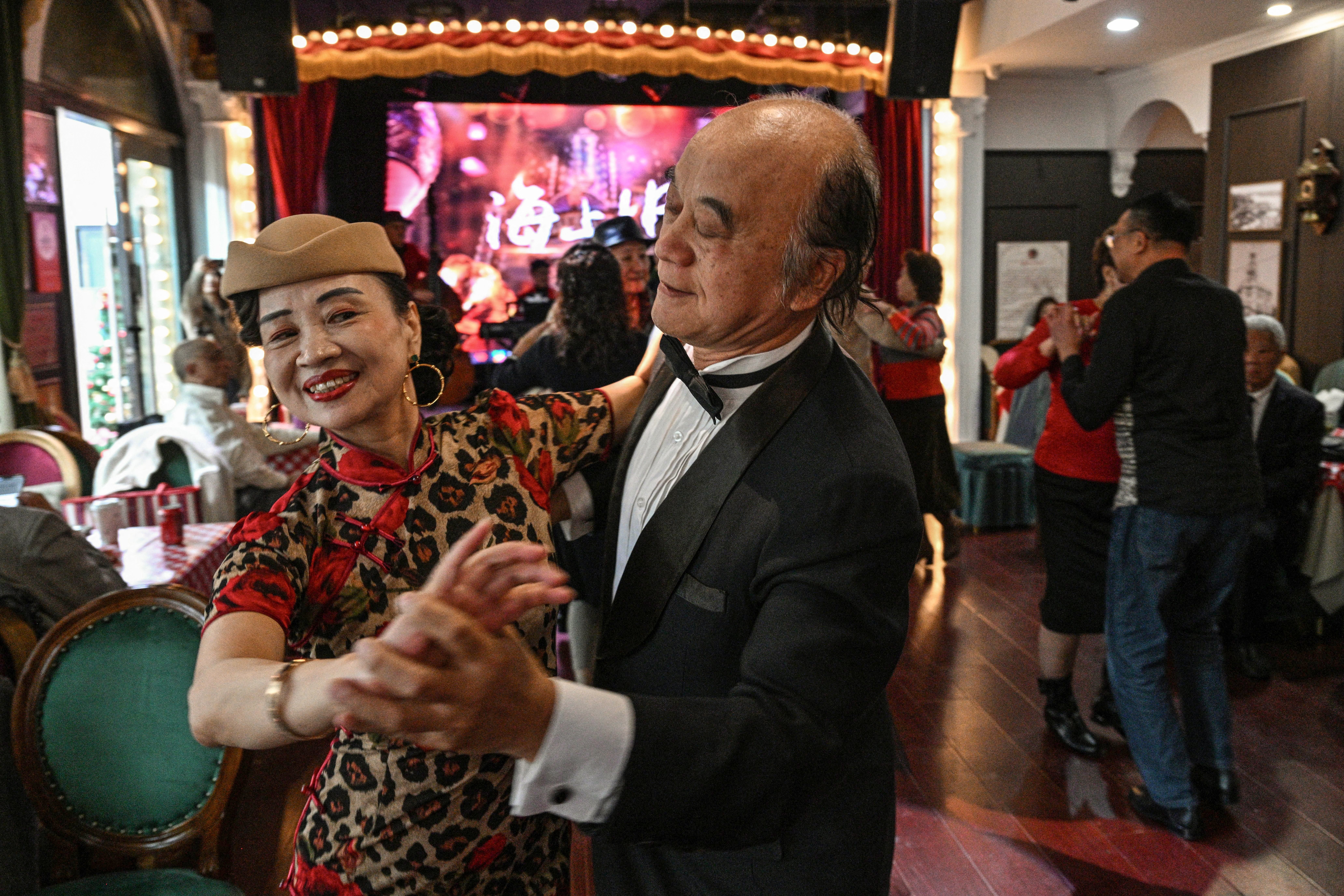 Retirees waltz back to the past 