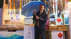 Hong Kongers bid farewell to ‘king of umbrellas’