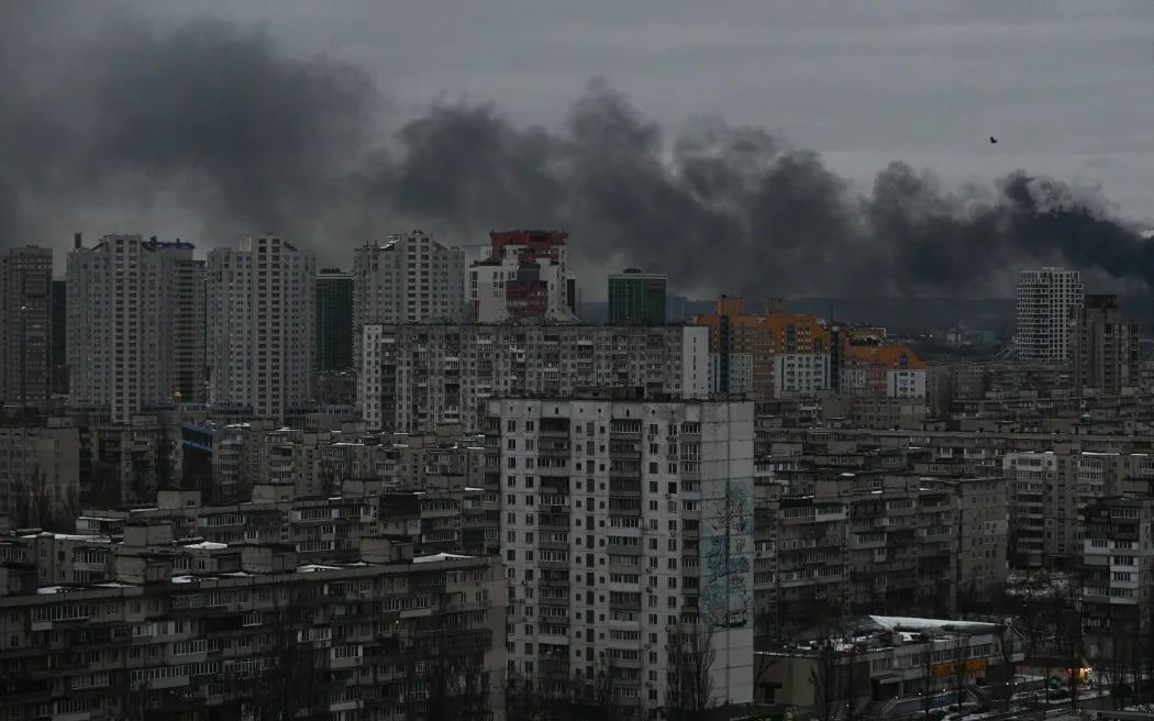 Russian barrage on Kyiv kills one 