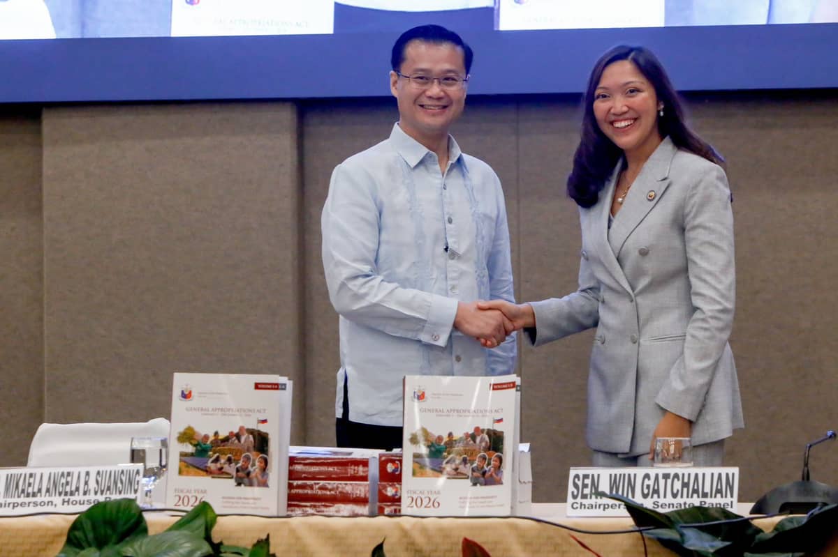 Lawmakers from the House of Representatives and the Senate of the Philippines—namely (L–R) Representatives Allan Ty, Marcelino Libanan, Jesus Romualdo, Javier Lopez Benitez, Jose Alvarez, Albert Garcia; House Committee on Appropriations Chairperson Mikaela Suansing; Senate Committee on Finance Chairperson Sherwin Gatchalian; and Senators Loren Legarda, Francis “Kiko” Pangilinan, and JV Ejercito—sign the bicameral committee report on the General Appropriations Bill for fiscal year 2026 at the Philippine International Convention Center in Pasay City on Sunday, Dec. 28, 2025. The bill is set for ratification. | Aram Lascano, SPPA Pool