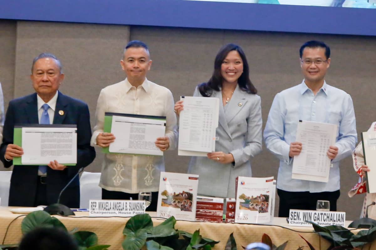 Lawmakers from the House of Representatives and the Senate of the Philippines—namely (L–R) Representatives Allan Ty, Marcelino Libanan, Jesus Romualdo, Javier Lopez Benitez, Jose Alvarez, Albert Garcia; House Committee on Appropriations Chairperson Mikaela Suansing; Senate Committee on Finance Chairperson Sherwin Gatchalian; and Senators Loren Legarda, Francis “Kiko” Pangilinan, and JV Ejercito—sign the bicameral committee report on the General Appropriations Bill for fiscal year 2026 at the Philippine International Convention Center in Pasay City on Sunday, Dec. 28, 2025. The bill is set for ratification. | Aram Lascano, SPPA Pool