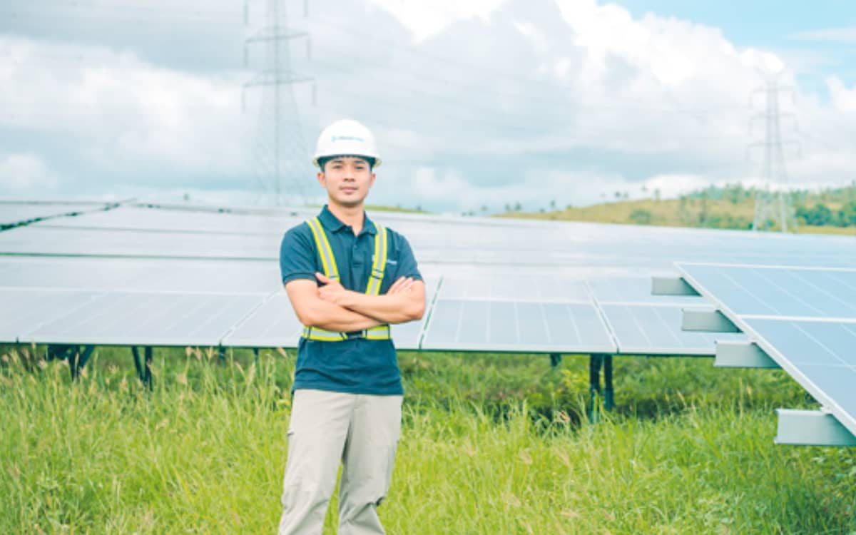 KING Joshua Arzadon will celebrate Christmas and New Year’s Day away from home in Benguet to fulfill his duties as grid Supervisor at the SacaSun and Calatrava solar power plants in Negros Island. He believes that he’s contributing to a brighter future for his family and his country.