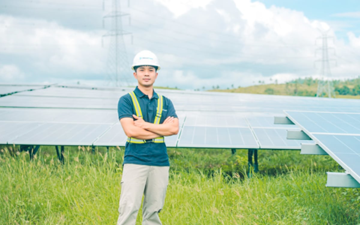 KING Joshua Arzadon will celebrate Christmas and New Year’s Day away from home in Benguet to fulfill his duties as grid Supervisor at the SacaSun and Calatrava solar power plants in Negros Island. He believes that he’s contributing to a brighter future for his family and his country.