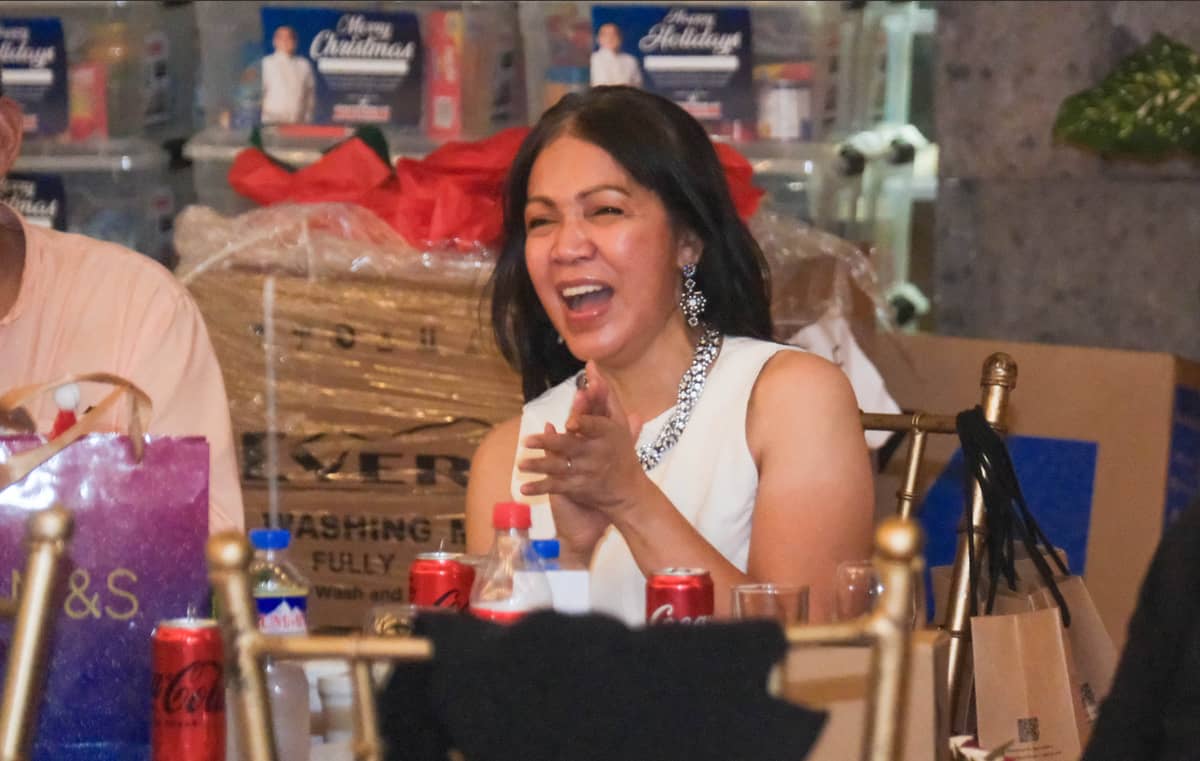 DAILY TRIBUNE Executive Vice President Chingbee Fernandez breaks out the fun.