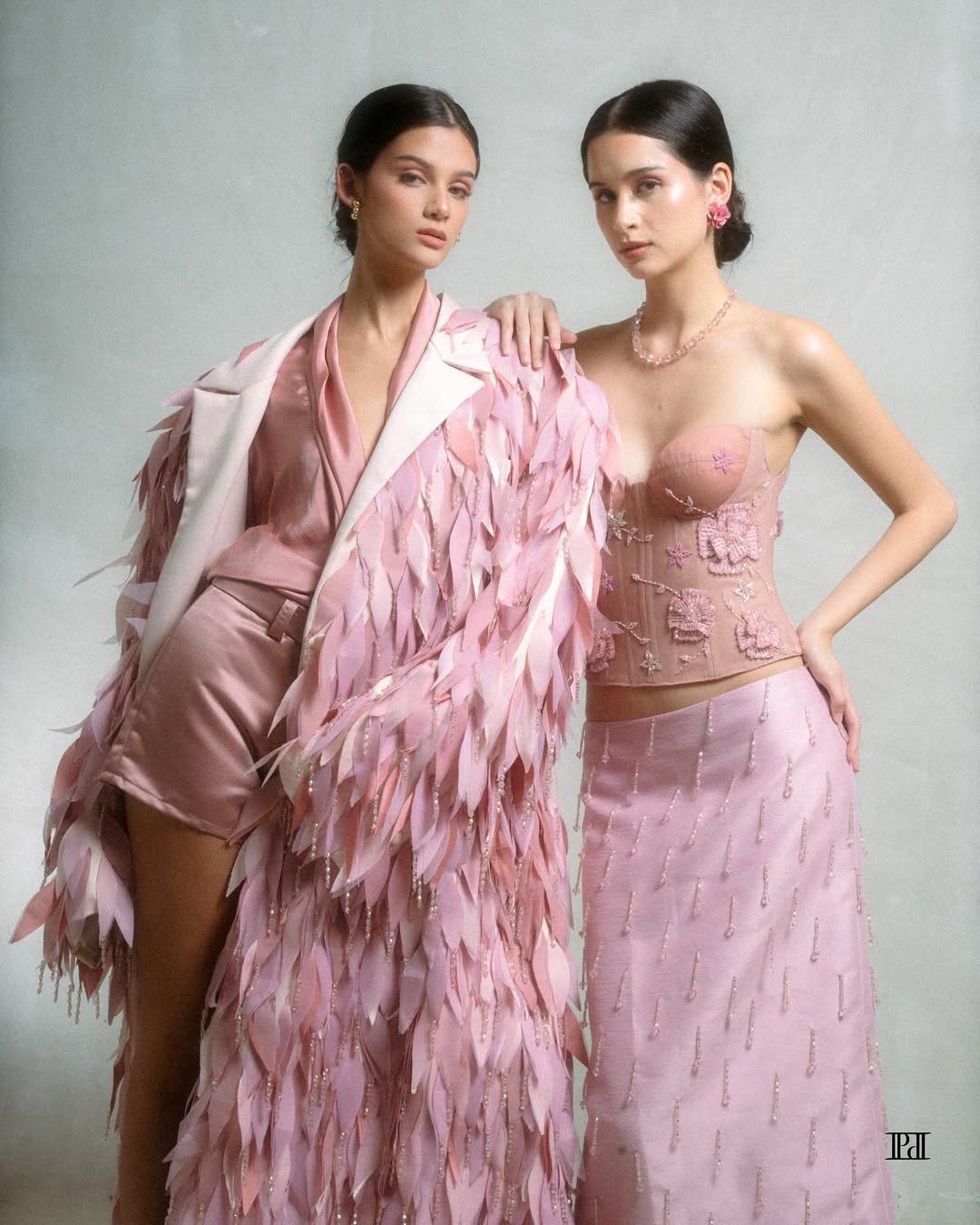 VISIONS in pink.