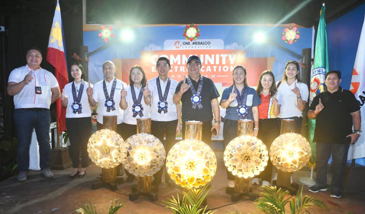 LIGHT for all. The Household Electrification Program was made possible by the efforts of (from left) Meralco Central Metering Services & Security head Lord Percival B. Cheng, Meralco HMB Central Business Area head Joy P. Mendoza, OMF president Jeffrey O. Tarayao, Meralco first vice president and head of Customer Retail Services Charina P. Padua, Meralco senior vice president, chief revenue officer and OMF Trustee Ferdinand O. Geluz,  Manila City Administrator Atty. Eduardo P. Quintos XIV, 4th District City Councilor Louisa J. Quintos-Tan, Barangay 581 Chairman Areeya Espino,  Barangay 107 chairman Cheryl Gonzales and Barangay 649 chairman Diana Espinosa.
