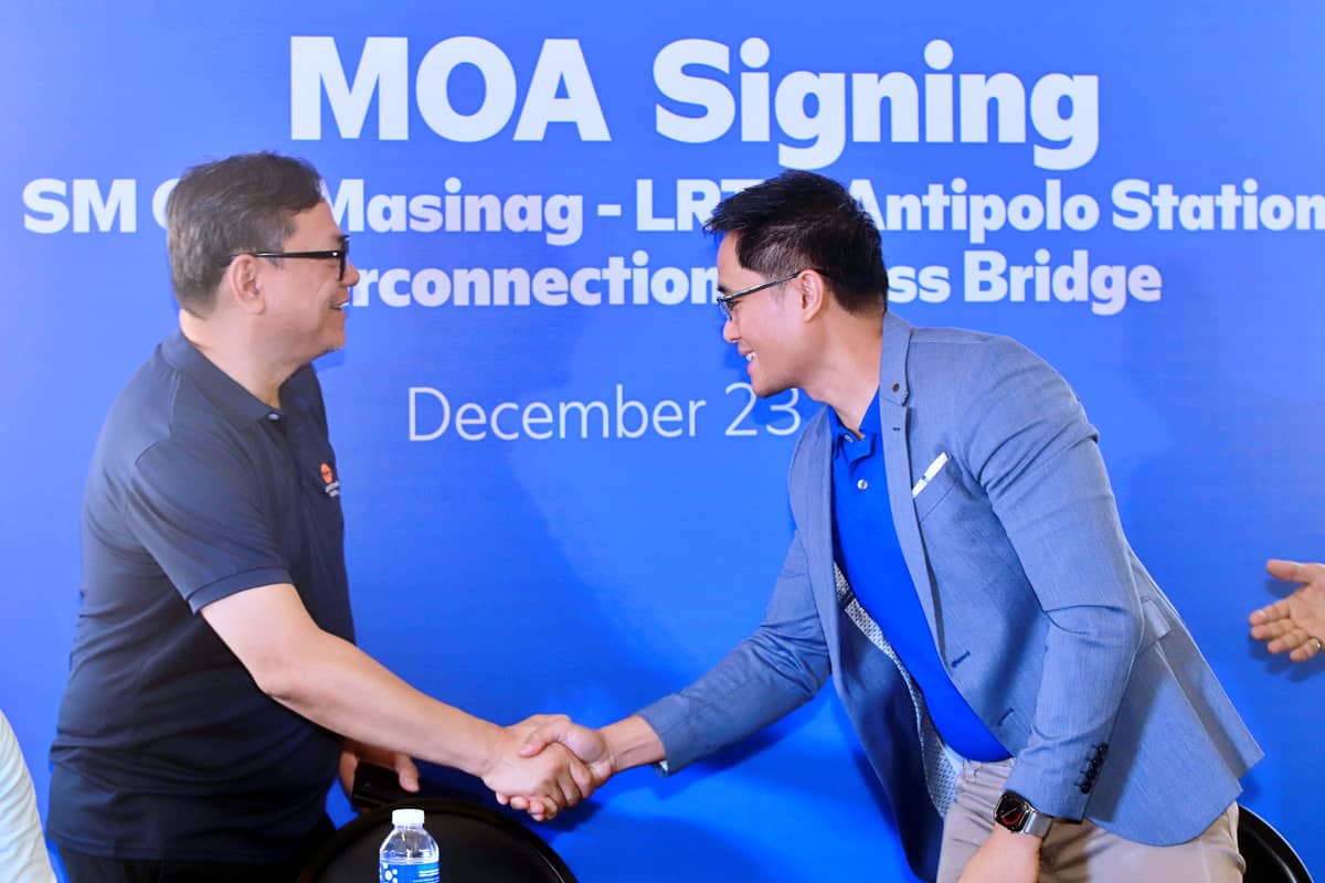 A HANDSHAKE further strengthening the partnership between SM and the LRTA