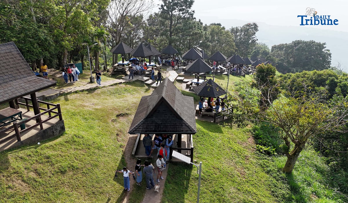 Local tourists enjoy the view of Taal Volcano as it is shrouded in smog at Picnic Grove, one of Tagaytay City’s popular tourist spots, ahead of New Year celebrations on December 30, 2025. Photo by Analy Labor