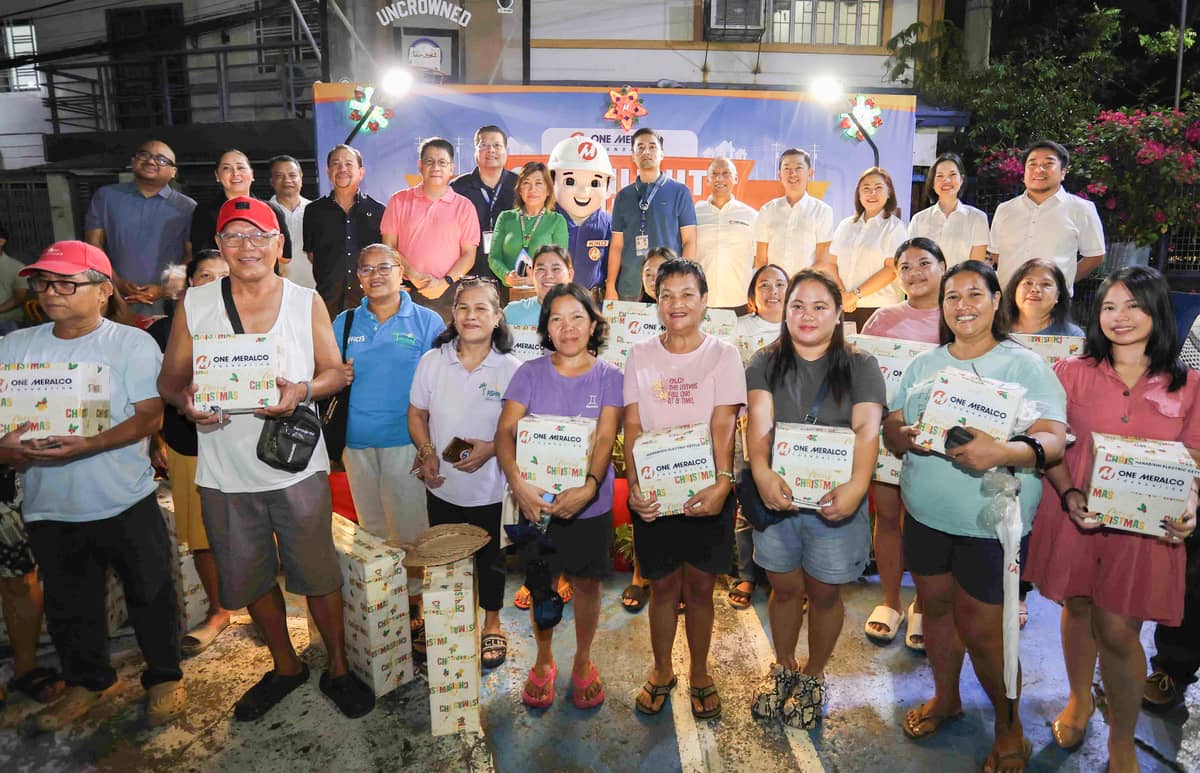 POWERING a brighter home. The community launch celebrating the electrification initiative in Pasig City was attended by Pasig City Mayor Vico Sotto, Pasig City Representative Roman Romulo, Pasig Vice Mayor Dodot Jaworski, Pasig Councilors Angelu de Leon, Noel Agustin, Ronald Alan Raymundo, and OIC barangay chairman Anna Lynn Santos, and Meralco chief revenue officer and OMF trustee Engr. Ferdinand Geluz, Meralco chief corporate social responsibility officer and OMF president Jeffrey Tarayao, head of Customer Retail Services Charina P. Padua, head of HMB Central Business Area Joy P. Mendoza and head of Pasig Business Center Elizer C. Acordo.
