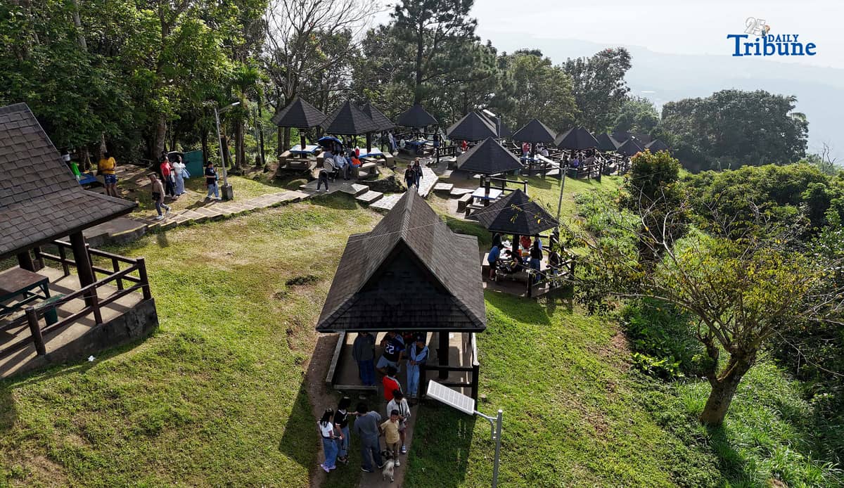 Local tourists enjoy the view of Taal Volcano as it is shrouded in smog at Picnic Grove, one of Tagaytay City’s popular tourist spots, ahead of New Year celebrations on December 30, 2025. Photo by Analy Labor