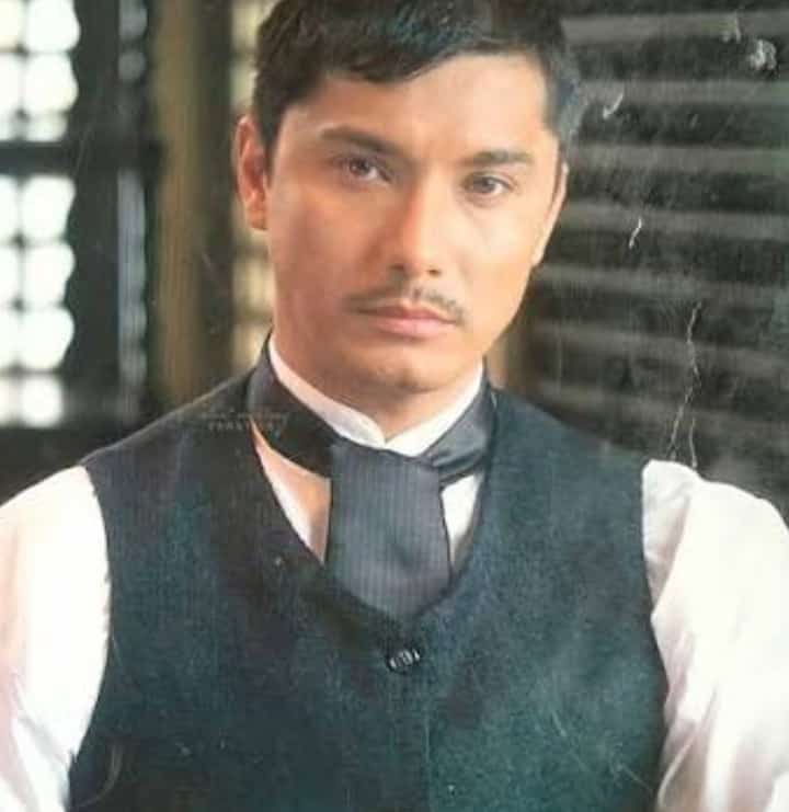 Albert Martinez as Jose Rizal in Rizal Sa Dapitan