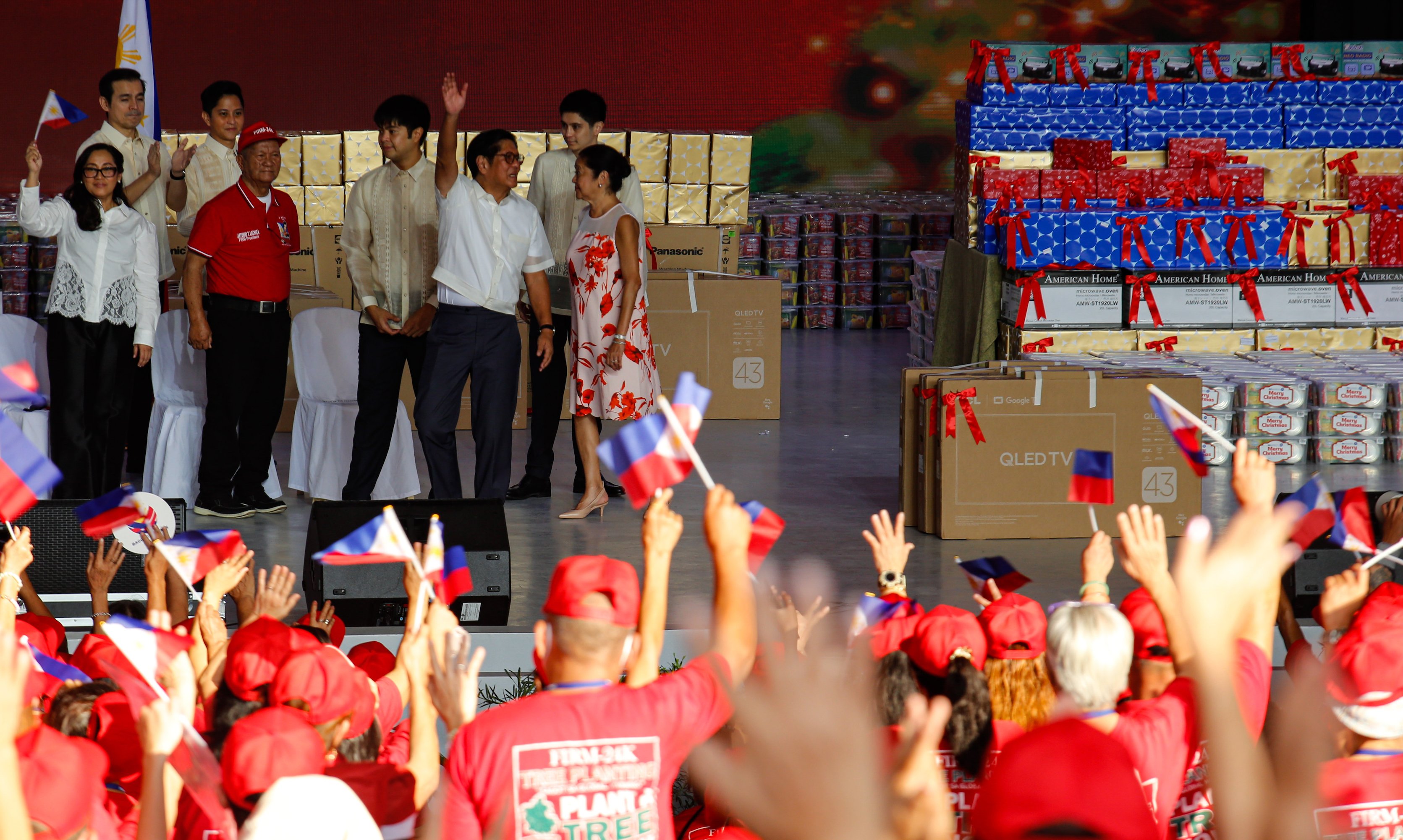 Marcos honors Rizal; thanks supporters