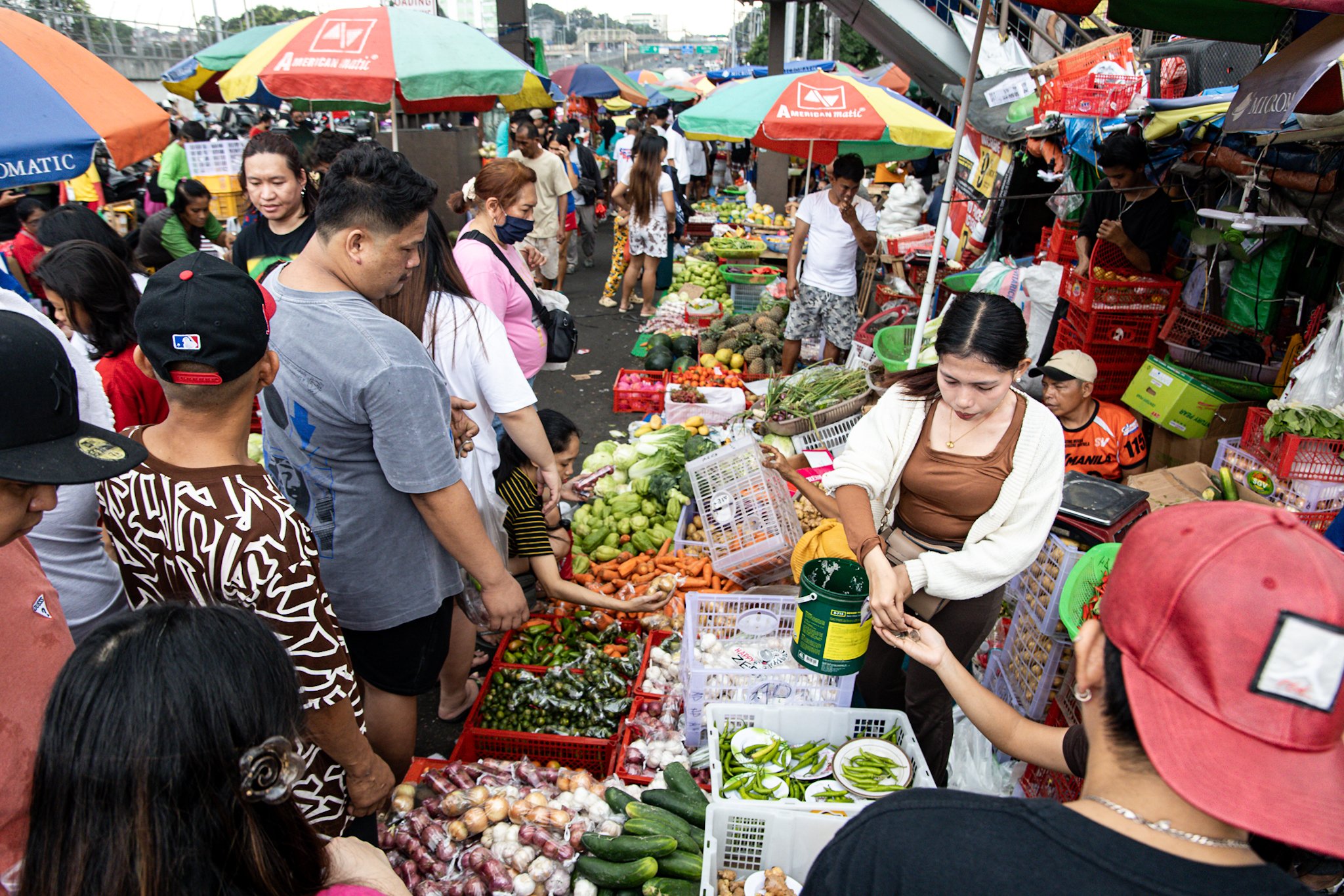 Last-minute shopping for Media Noche