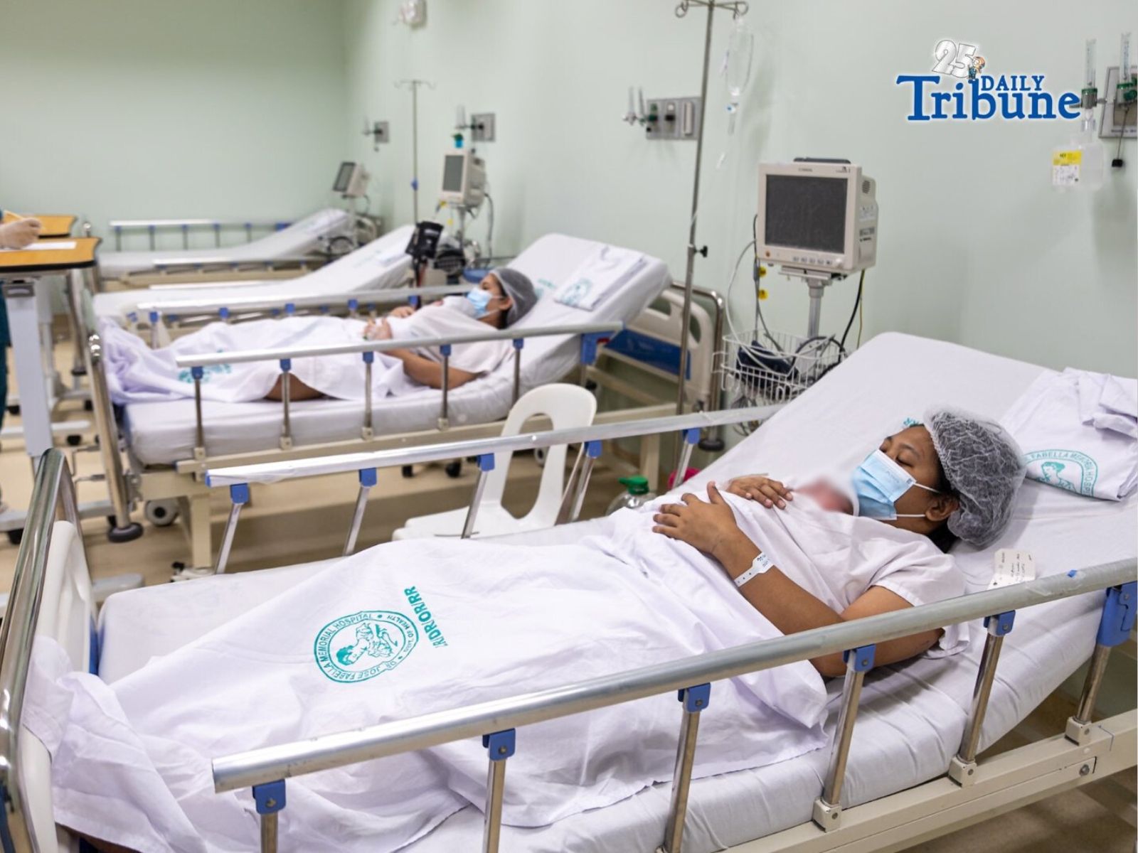 Manila hospital welcomes New Year with two newborns