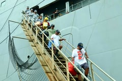 US Navy ship, crew rescued Filipino fishermen in WPS — Phl Navy