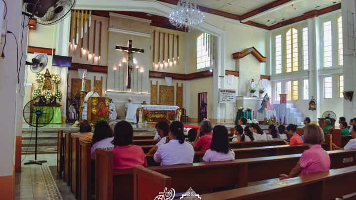 PARISHIONERS A flashback to faith and tradition in Mogpog, Marinduque every 13 May.