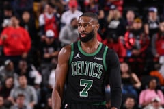 Curry lifts Warriors in return, Brown scores 50 in Celtics win