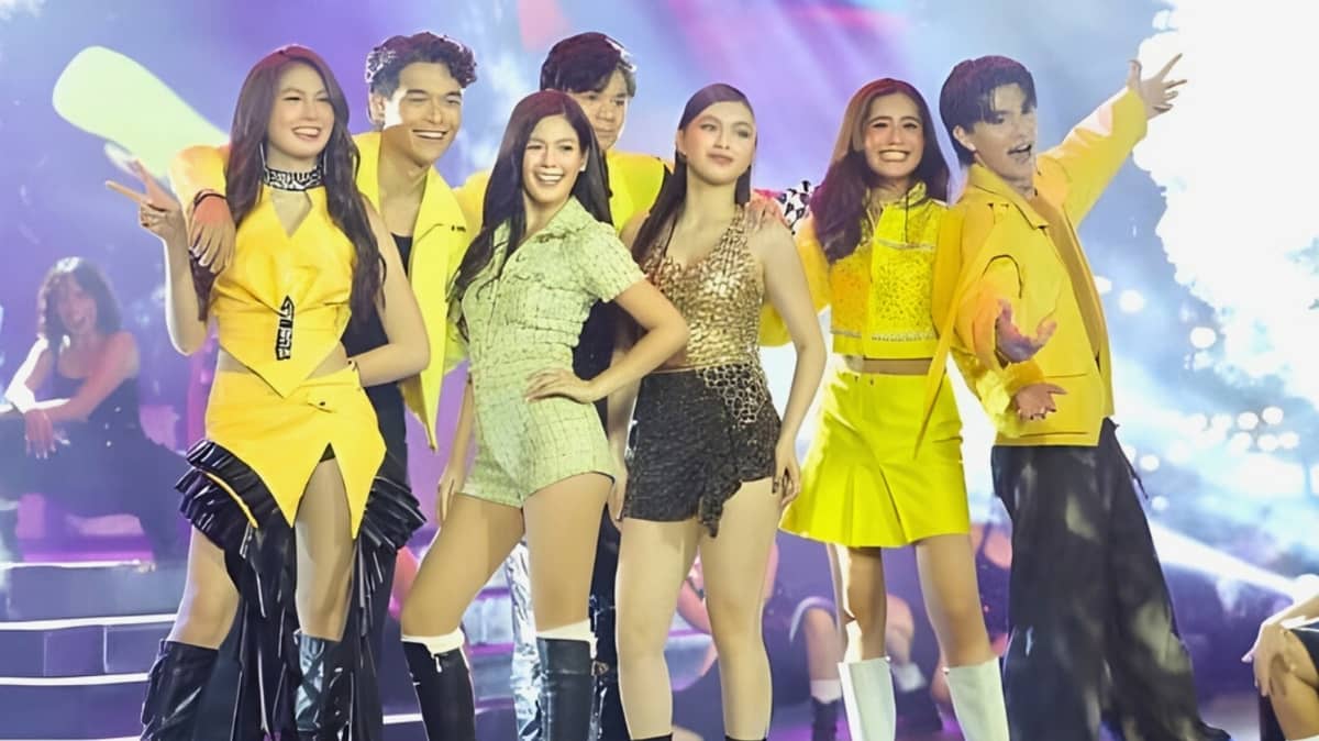 GMA Kapuso stars perform back-to-back sets, keeping the crowd engaged
throughout the New Year countdown at SM Mall of Asia.