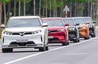 VINFAST electric vehicles drive in formation during a regional activity as the brand expands its presence and service network in Southeast Asia.