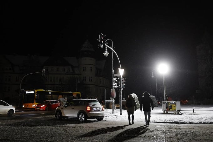 Tens of thousands Berliners face days without power