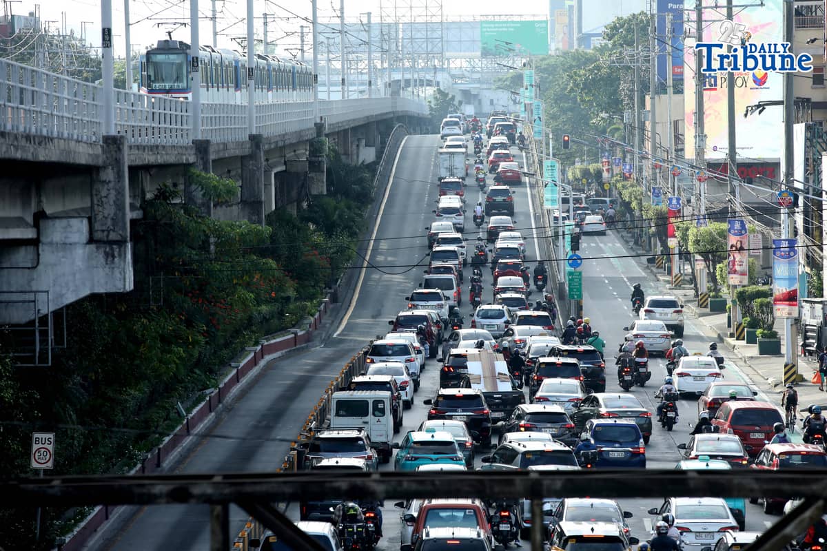 (January 05 2026) Motorist passing through a heavy traffic along Edsa Southbound in Cubao Quezon City, on Monday January 5 2026. Photo/Analy Labora