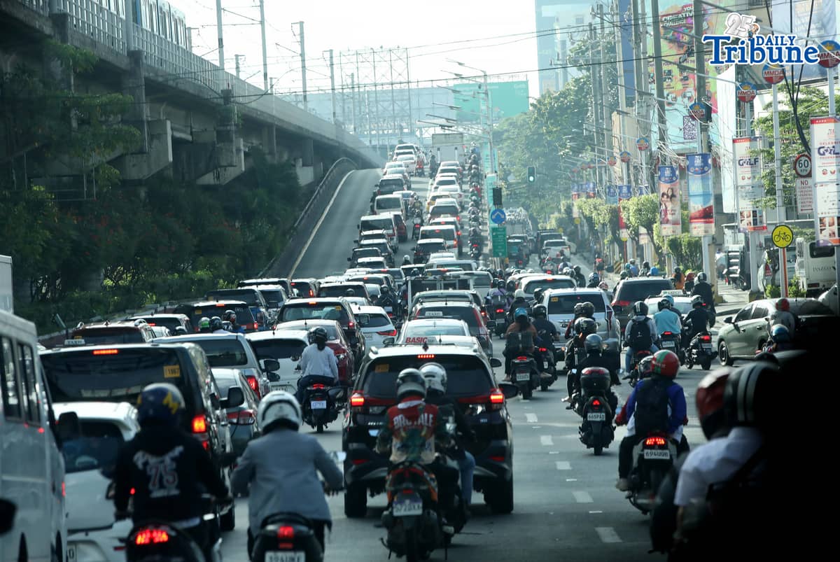 (January 05 2026) Motorist passing through a heavy traffic along Edsa Southbound in Cubao Quezon City, on Monday January 5 2026. Photo/Analy Labora