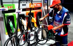 Mixed pump prices: diesel up, gas down