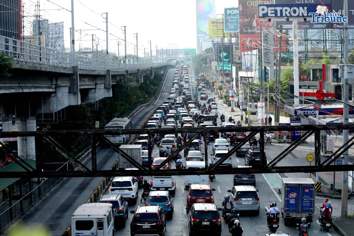 (January 05 2026) Motorist passing through a heavy traffic along Edsa Southbound in Cubao Quezon City, on Monday January 5 2026. Photo/Analy Labora