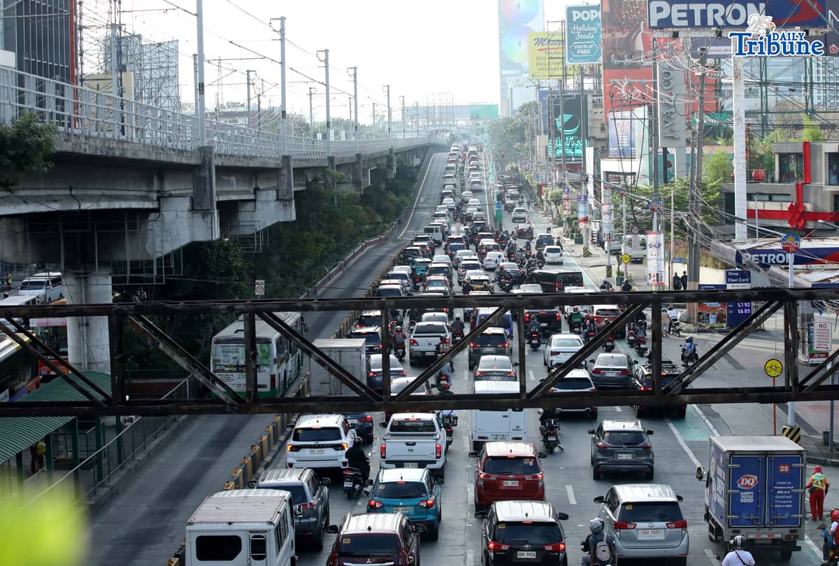 (January 05 2026) Motorist passing through a heavy traffic along Edsa Southbound in Cubao Quezon City, on Monday January 5 2026. Photo/Analy Labora