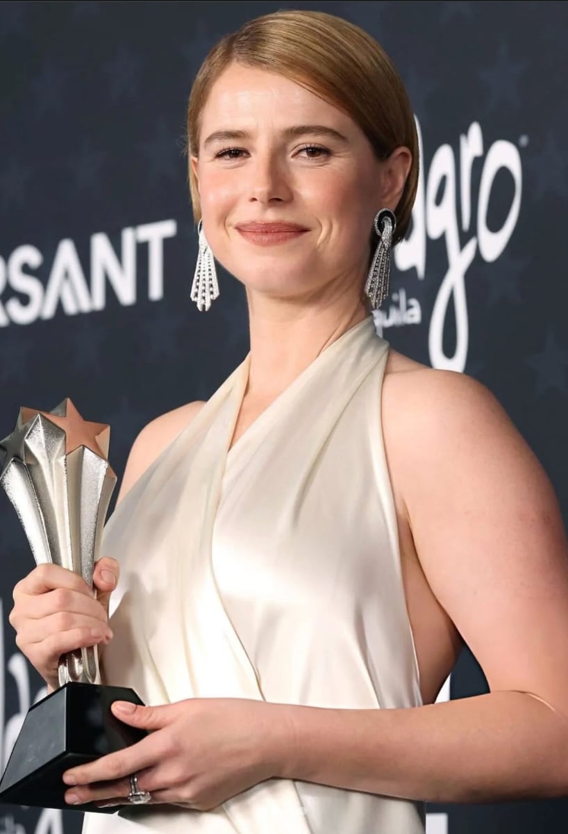 Jessie Buckley wins "Best Actress" for "Hamnet"