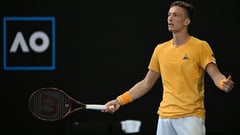Reigning champion wins Brisbane opener