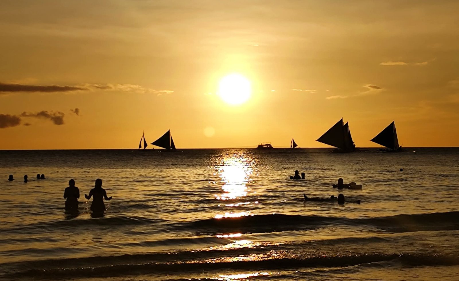 Boracay tops holiday break tourist arrivals