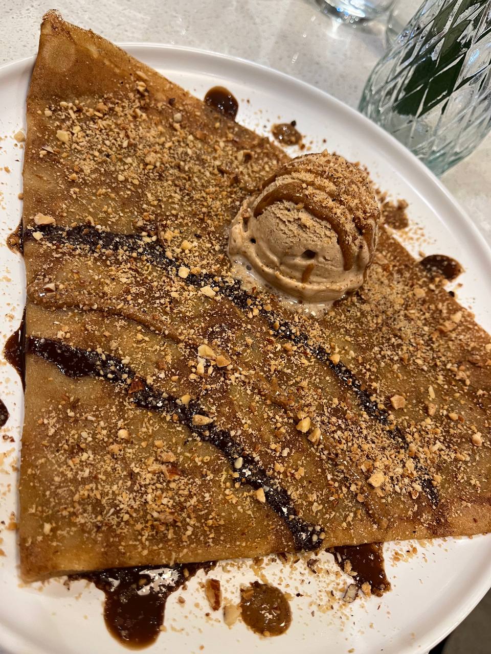 Chocolat praliné (chocolate sauce, homemade French praline, roasted almond and hazelnuts, praline gelato).