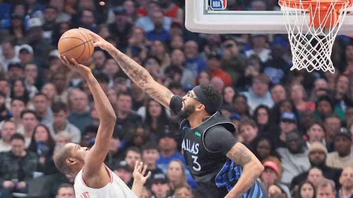 KEVIN Durant and the Houston Rockets will bring their high-wire action to Macau when they collide with Anthony Davis and the Dallas Mavericks at The Venetian Arena on 9 and 11 October.