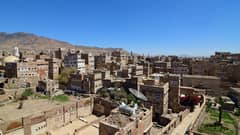 Saudi-led airstrikes on Yemen as separatist leader flees