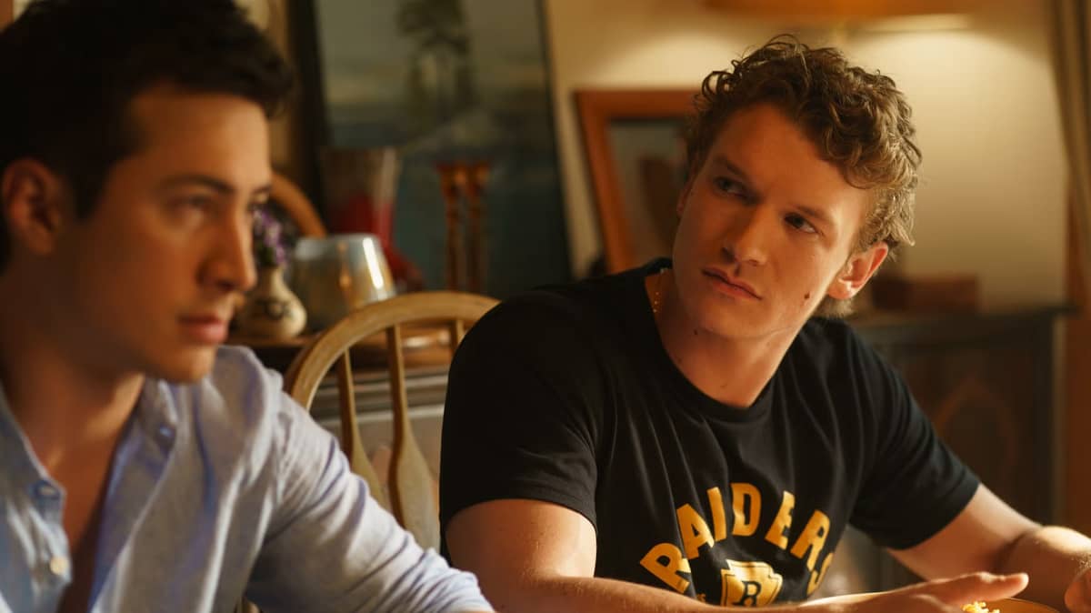 Shane Hollander (Hudson Williams) and Ilya Rozanov’s (Connor Storrie) may be hockey rivals on the ice, but find love outside of the rink.