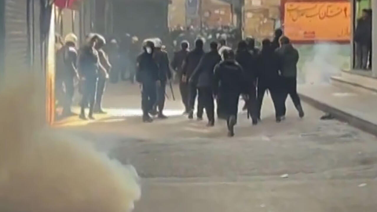 Kurdish opposition calls for strike in Iran 