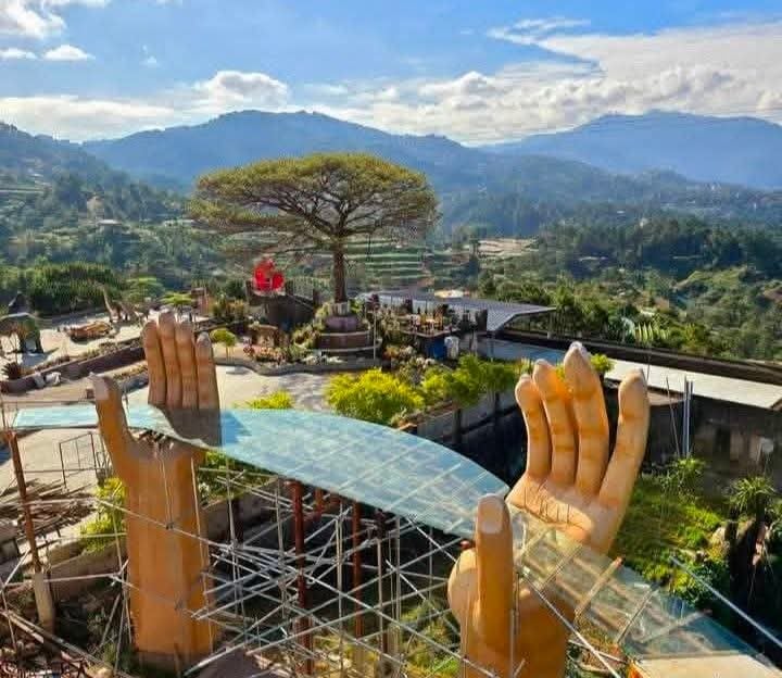 Glassway in La Trinidad not an official tourist site