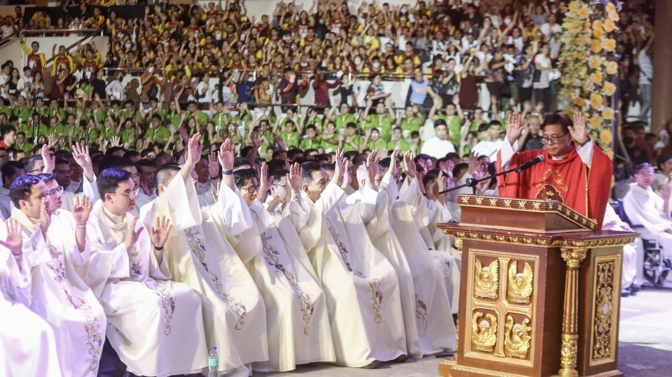 Traslacion message: ‘Give way freely’