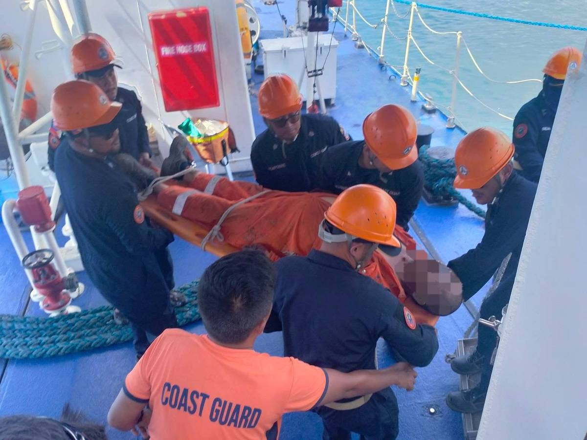 THE PCG evacuated an electrocuted crewman of a Chinese merchant vessel, while transiting the Basilan Strait.