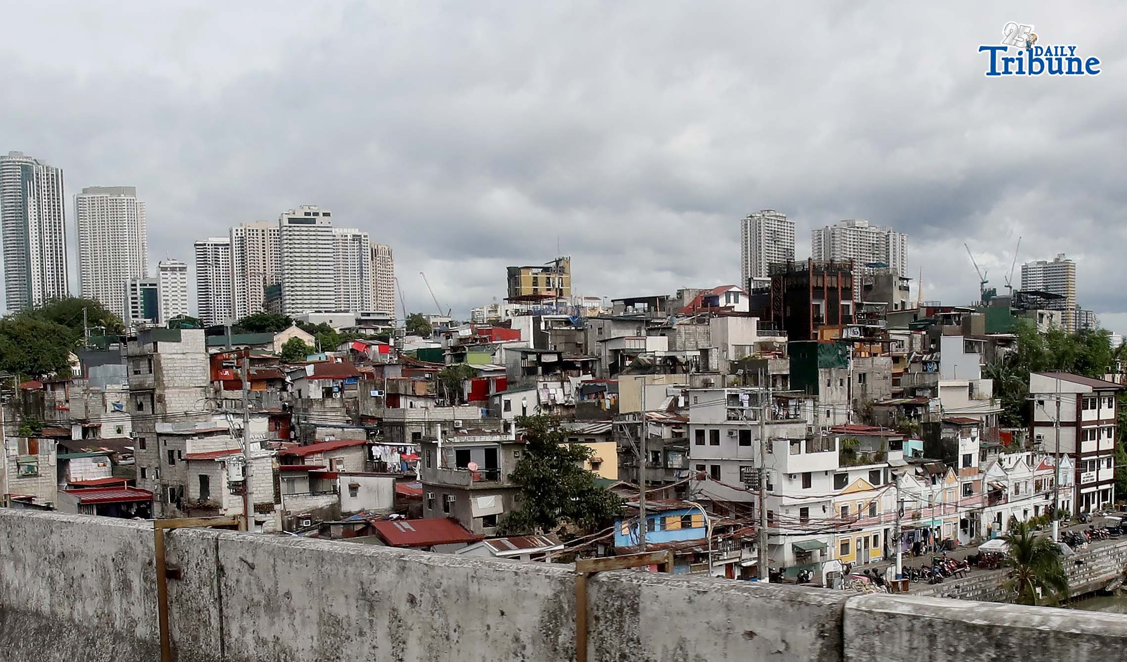 Foreign investments slump to 10-year low