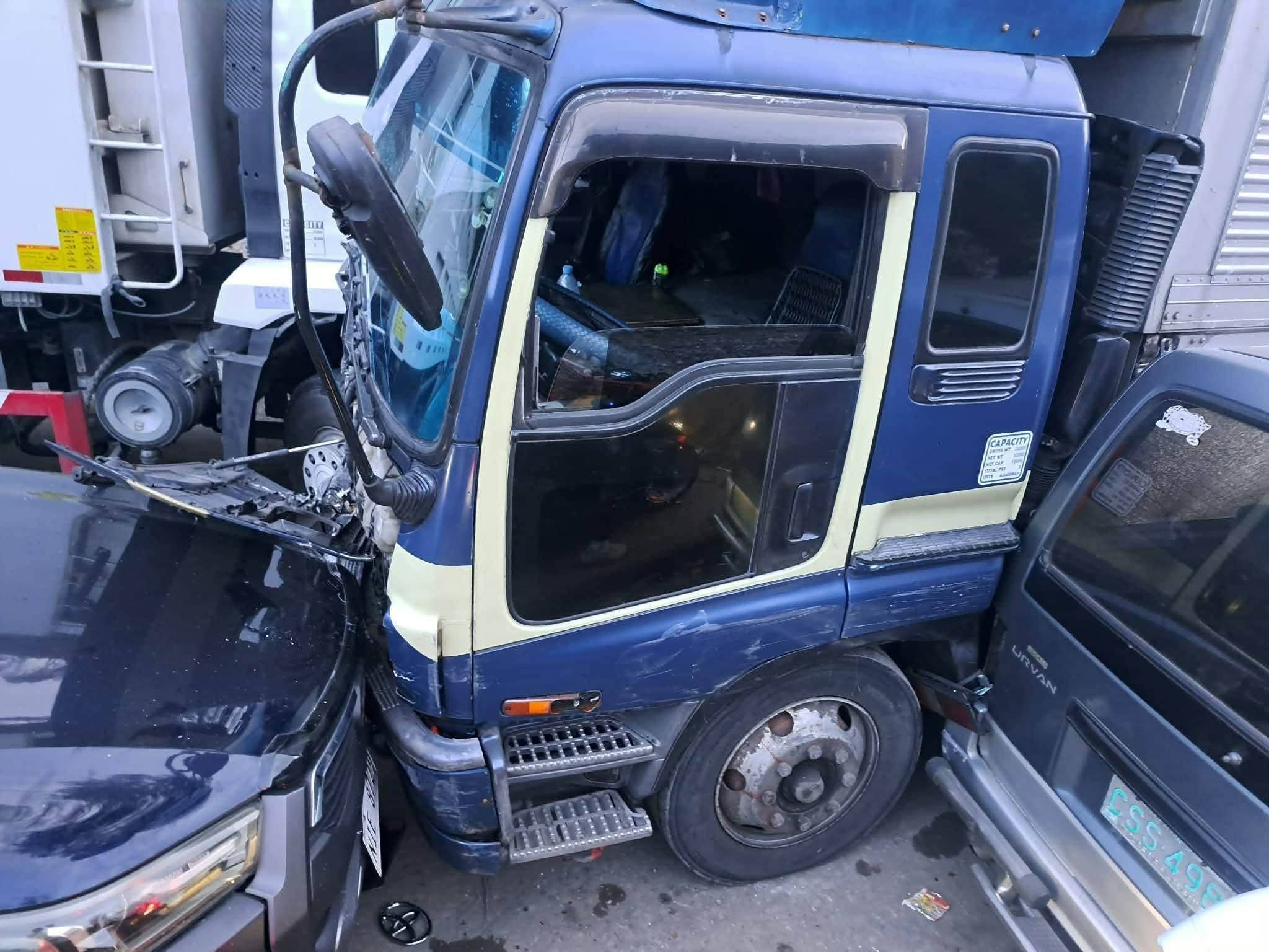 Kennon Road closed after multi-vehicle crash