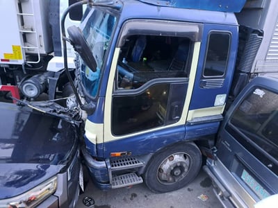 Kennon Road closed after multi-vehicle crash