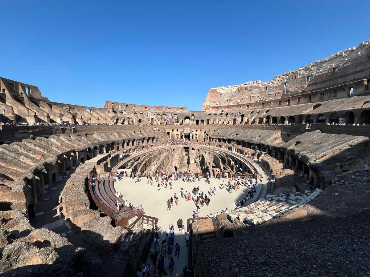 TOP-LEVEL view of the gladiatorial area.
