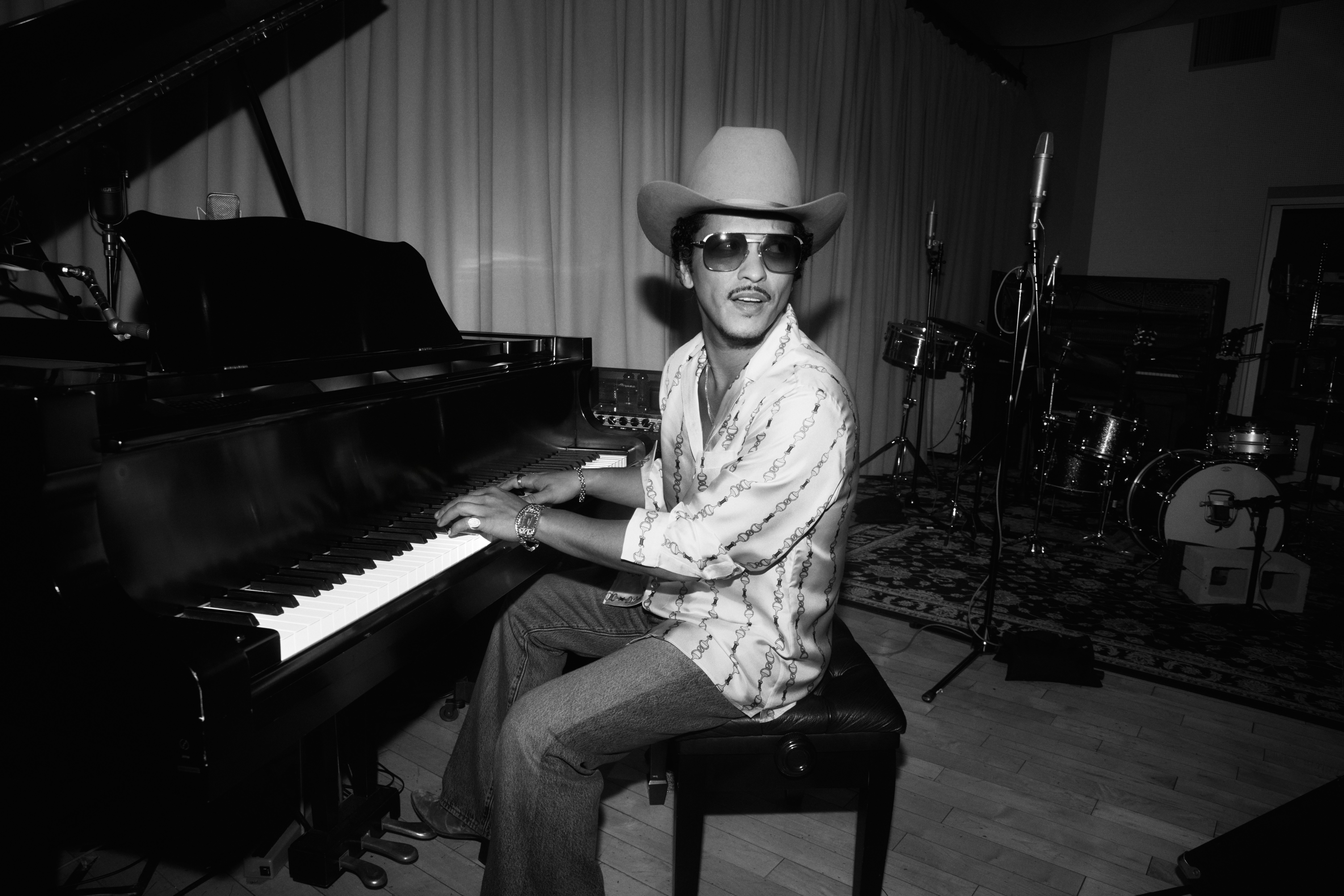 Fil-Am Bruno Mars announces new single and tour 