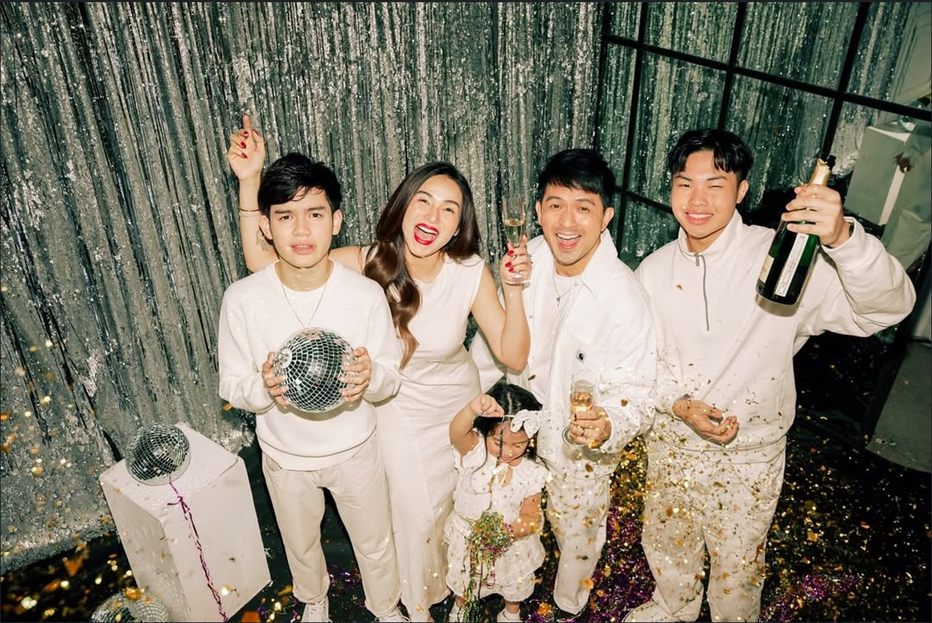 DENNIS Trillo, his wife Jennelyn Mercado and their three kids.