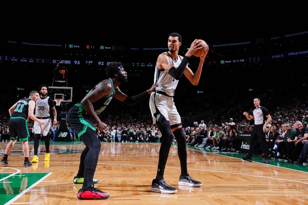 Wembanyama shines late as Spurs down Celtics