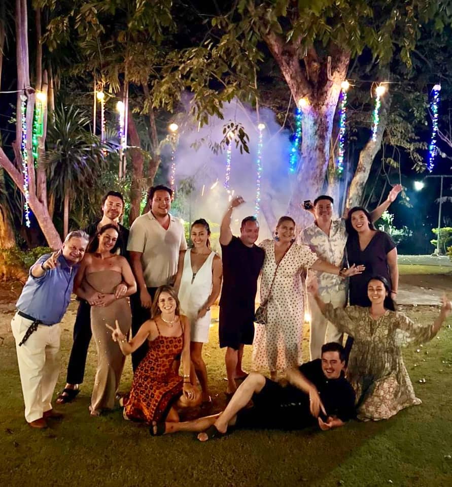 FERNANDO Peña, Trish Davis, Mike Celliers, Natalia Peña (kneeling), Jessen O’sullivan, Ces Olondriz, Chris Davis, Junie Peña, Mercedes Olondriz (kneeling),  Nolo Olondriz, Kim Olondriz and Miles Davis (lying down).