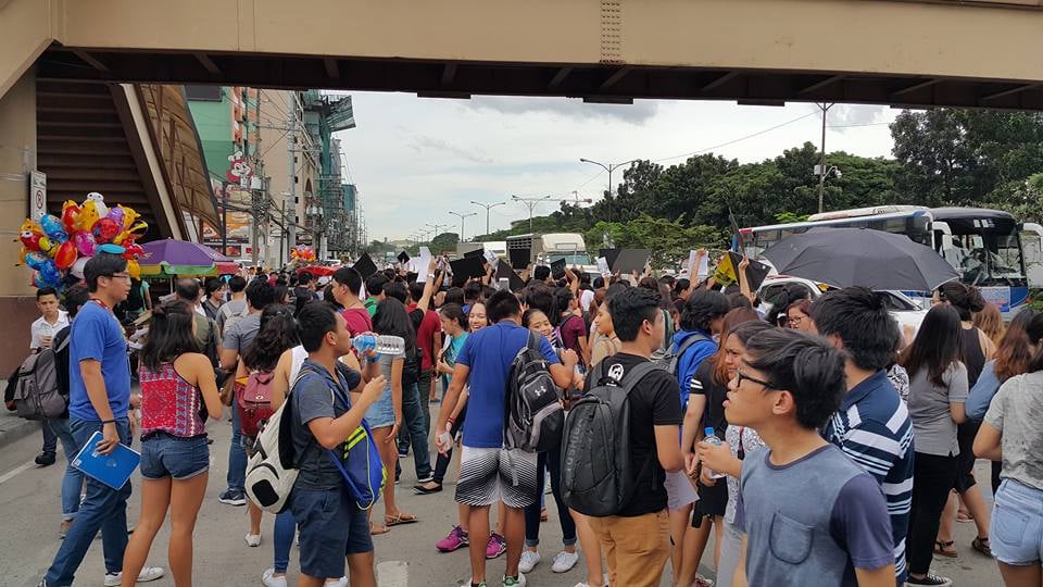 Pinoys turn to media as confidence drops
