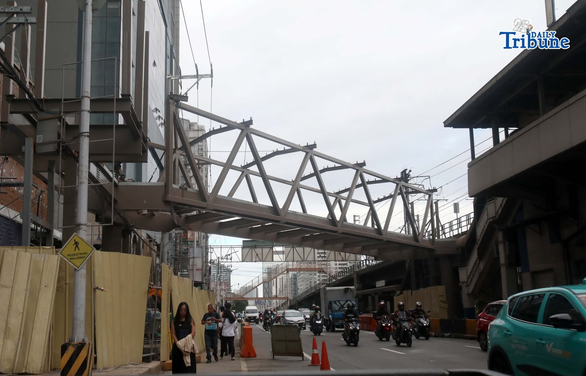 (January 12 2026) Update of the newly PHP 89-million footbridge designed Kamuning Footbridge Project, steel are seen being installed along EDSA–Kamuning in Quezon City on Monday, January 12, 2026. Photo/Analy Labor